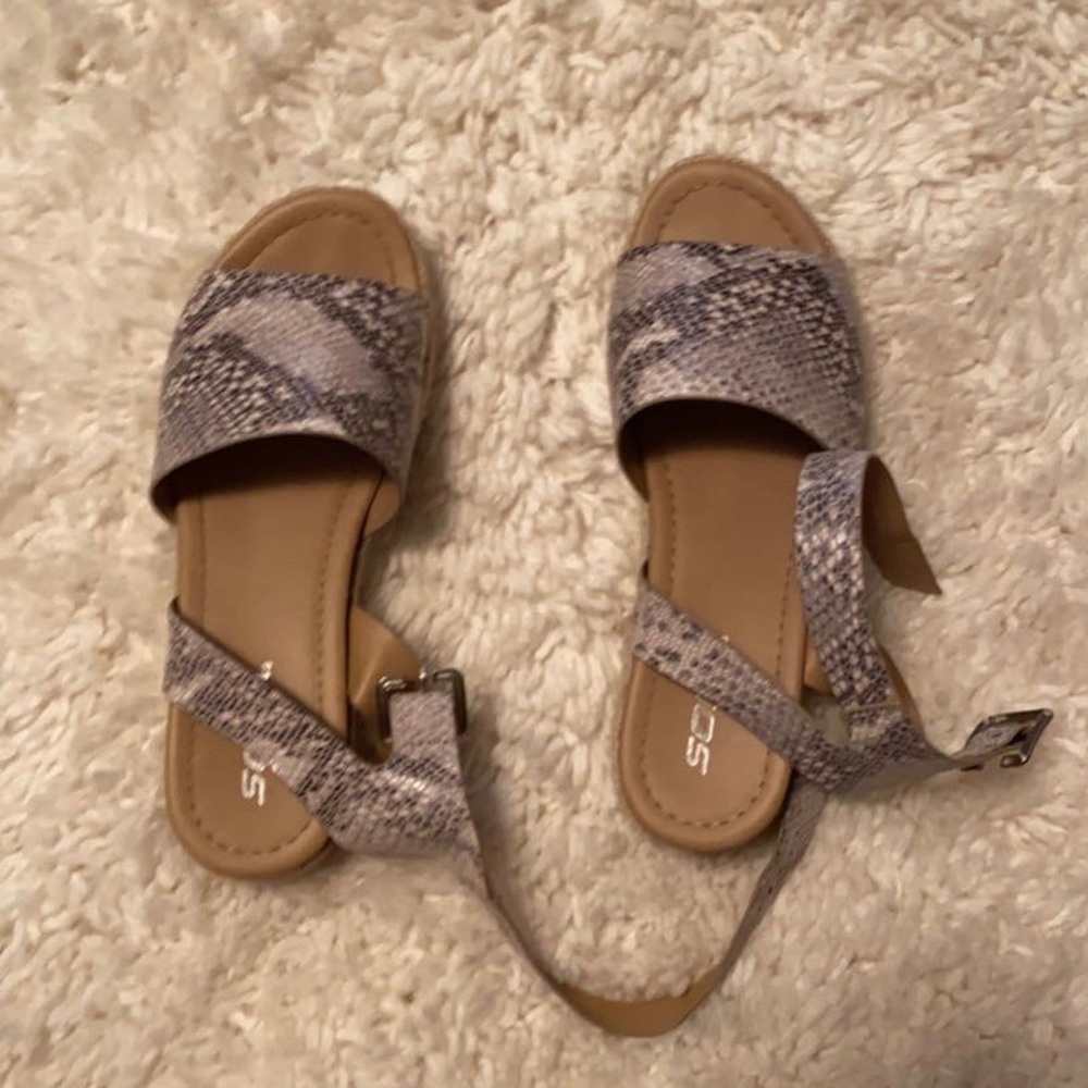 sandals in great condition